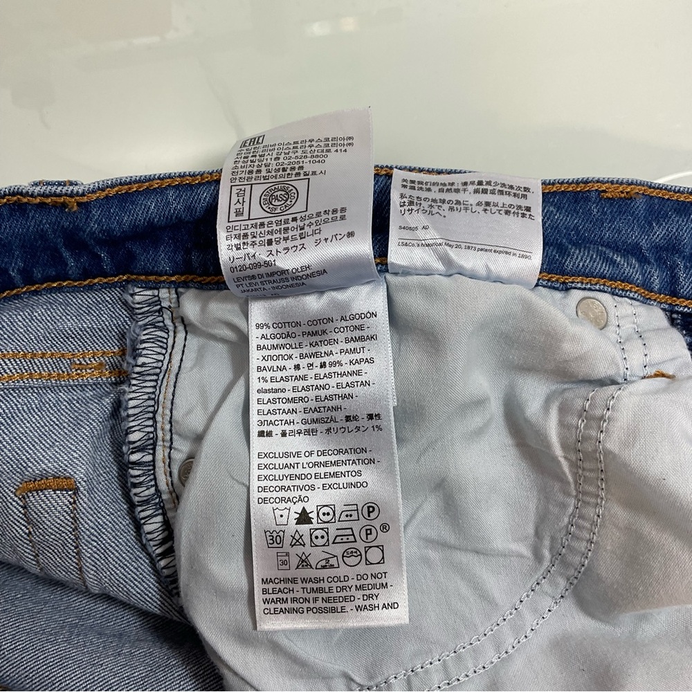 Levi’s Premium Wedgie Straight Jeans Medium Wash - Picture 9 of 13
